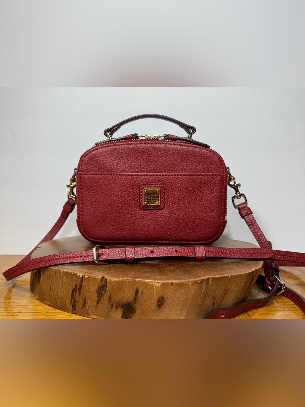 RARE COLOR CRANBERRY DOONEY & BOURKE BELVEDERE AMBLER CROSSBODY